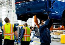 Ford скорочує план виробництва електромобілів після призупинення збитків у 19,5 мільярдів доларів