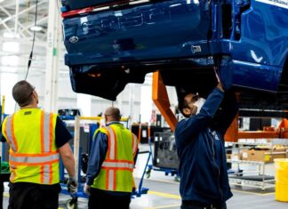 Ford Сокращает План по Электромобилям, Потерпев Убыток в 19,5 Миллиардов Долларов