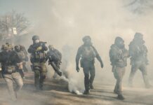 Технологічна галузь розділена, оскільки лідери залицяються до Трампа, а працівники протестують проти федеральних заходів