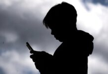 Суди щодо залежності від соціальних медіа починаються, коли технічні гіганти стикаються з судовим оскарженням